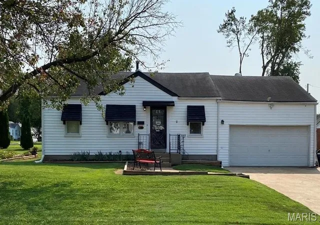 Homes for sale in Saint Ann, MO | 11000 Saint Ambrose Ln, Saint Ann, MO 63074 | MLS# MIS26037722