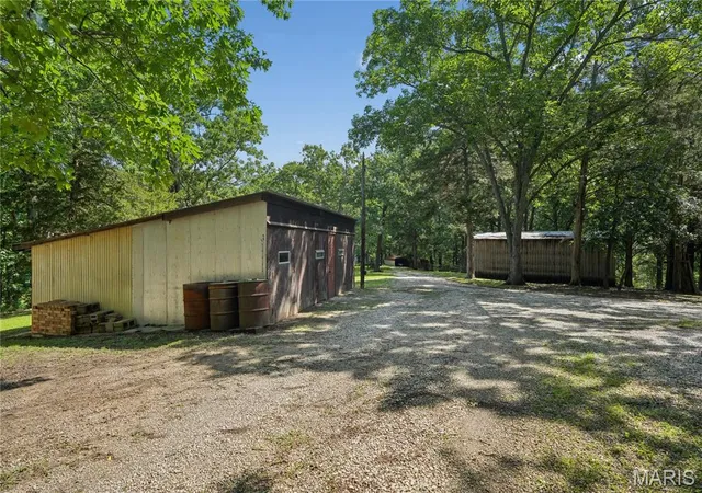 3rd image of 7957 County Line Rd, Robertsville, MO 63072 | MLS# MIS26037741