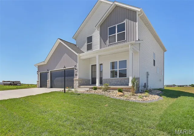 Homes for sale in Glen Carbon, IL | 7207 Raleigh Dr, Glen Carbon, IL 62034 | MLS# MIS26037742