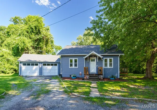 Photo 1 of Single family home for sale at 9 Lindauer Pl, Belleville, IL 62226 | MLS# MIS26037744 | Listing updated on 2026-09-28