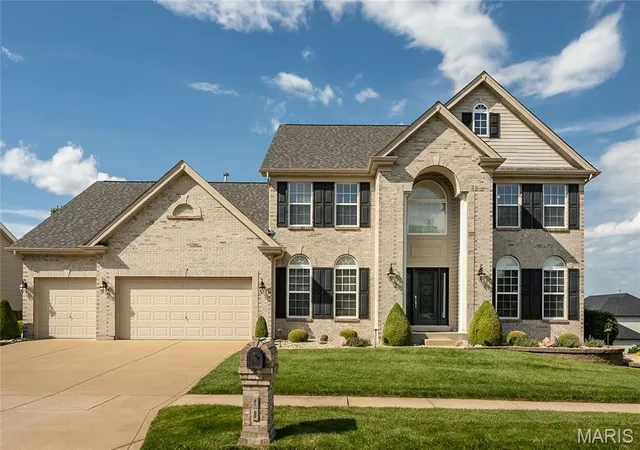 Homes for sale in St Louis, MO | 18 Kings Crossing Ct, St Louis, MO 63129 | MLS# MIS26037749