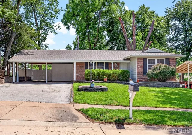 Homes for sale in Maryland Heights, MO | 12009 Quality Ln, Maryland Heights, MO 63043 | MLS# MIS26037751