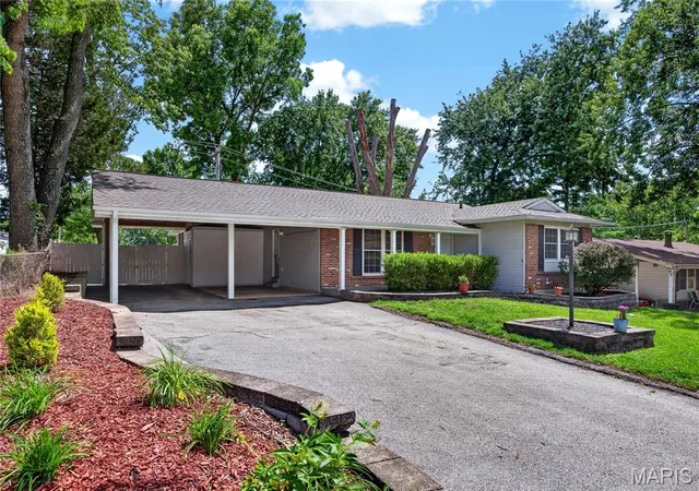 Homes for sale in Maryland Heights, MO | 12009 Quality Ln, Maryland Heights, MO 63043 | MLS# MIS26037751