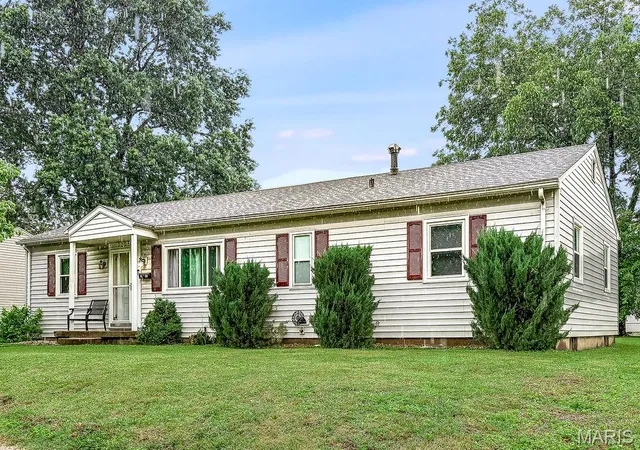 Homes for sale in Granite City, IL | 3205 Wayne Ave, Granite City, IL 62040 | MLS# MIS26037759