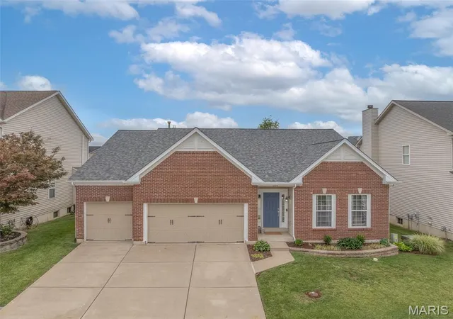 Homes for sale in Lake Saint Louis, MO | 509 Country Chase Dr, Lake Saint Louis, MO 63367 | MLS# MIS26037765