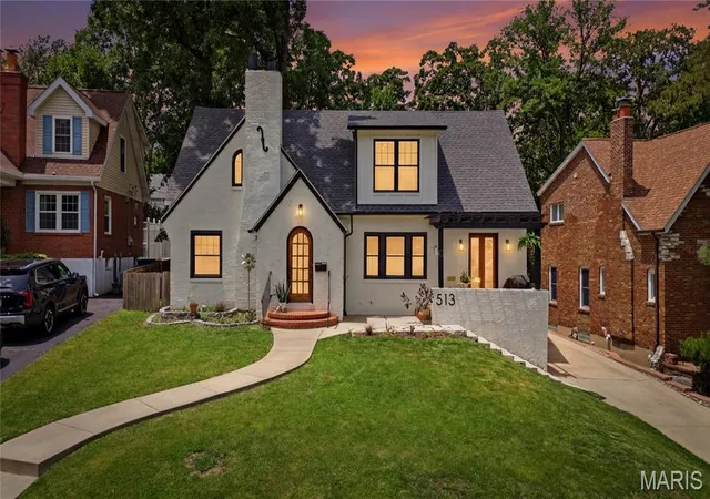Homes for sale in Webster Groves, MO | 513 Hollywood Pl, Webster Groves, MO 63119 | MLS# MIS26037768