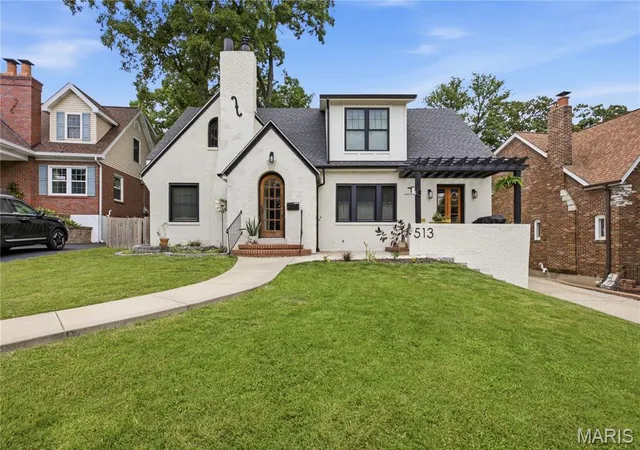 Homes for sale in Webster Groves, MO | 513 Hollywood Pl, Webster Groves, MO 63119 | MLS# MIS26037768