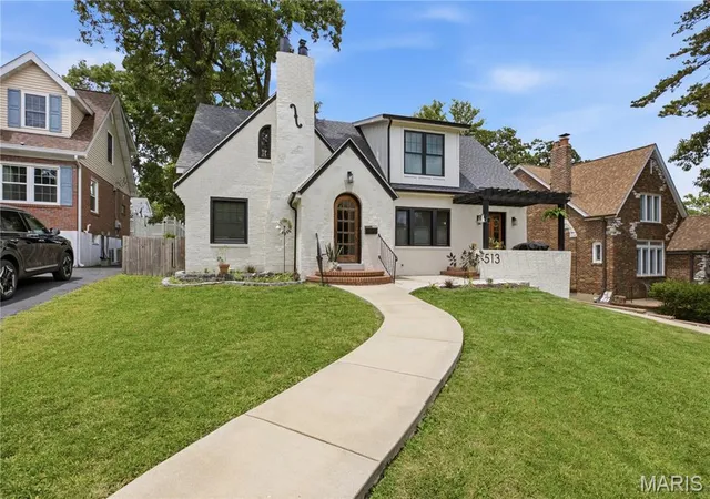 Homes for sale in Webster Groves, MO | 513 Hollywood Pl, Webster Groves, MO 63119 | MLS# MIS26037768