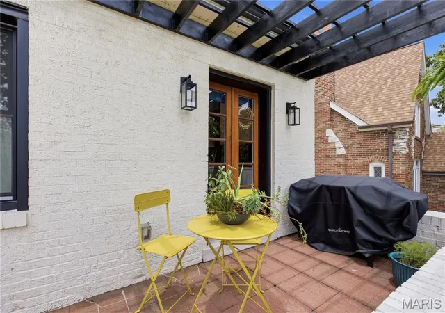Homes for sale in Webster Groves, MO | 513 Hollywood Pl, Webster Groves, MO 63119 | MLS# MIS26037768