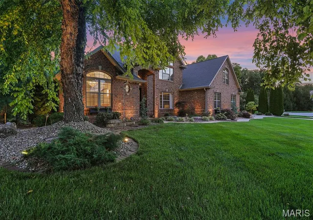 Homes for sale in Caseyville, IL | 1116 Far Oaks Dr, Caseyville, IL 62232 | MLS# MIS26037770