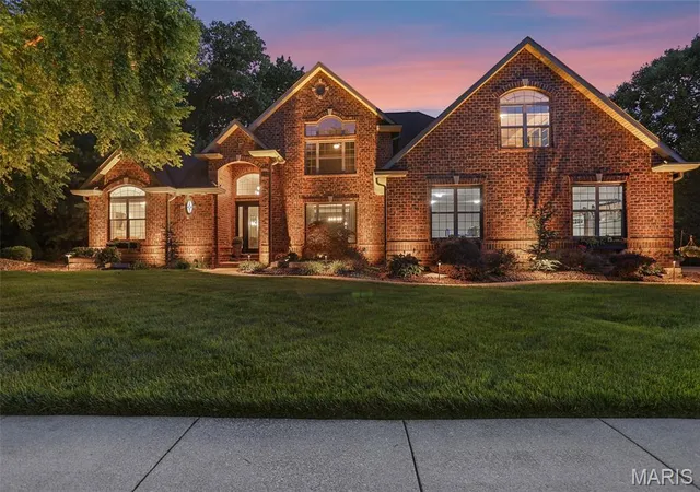 Homes for sale in Caseyville, IL | 1116 Far Oaks Dr, Caseyville, IL 62232 | MLS# MIS26037770