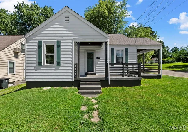 Homes for sale in Cape Girardeau, MO | 1700 Bloomfield Rd, Cape Girardeau, MO 63703 | MLS# MIS26037773