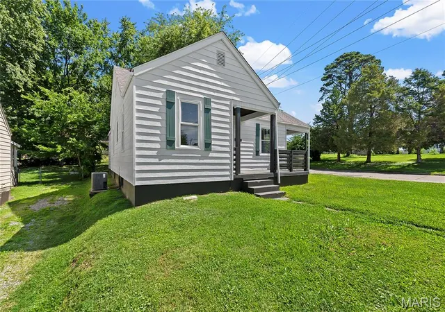 Homes for sale in Cape Girardeau, MO | 1700 Bloomfield Rd, Cape Girardeau, MO 63703 | MLS# MIS26037773