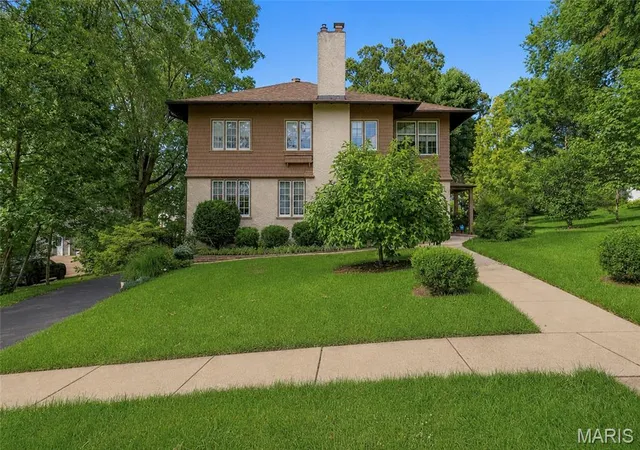 Homes for sale in Webster Groves, MO | 445 Algonquin Pl, Webster Groves, MO 63119 | MLS# MIS26037779