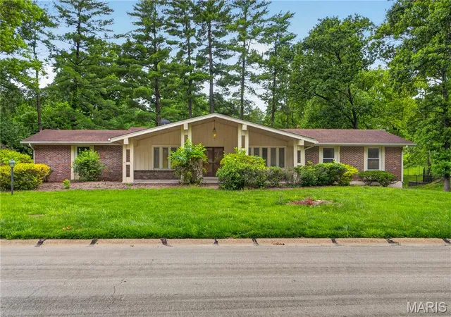 Homes for sale in Creve Coeur, MO | 12470 Villa Hill Ln, Creve Coeur, MO 63141 | MLS# MIS26037788
