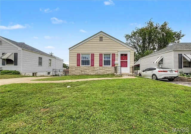 Homes for sale in Saint Ann, MO | 10725 Saint Lawrence Ln, Saint Ann, MO 63074 | MLS# MIS26037796