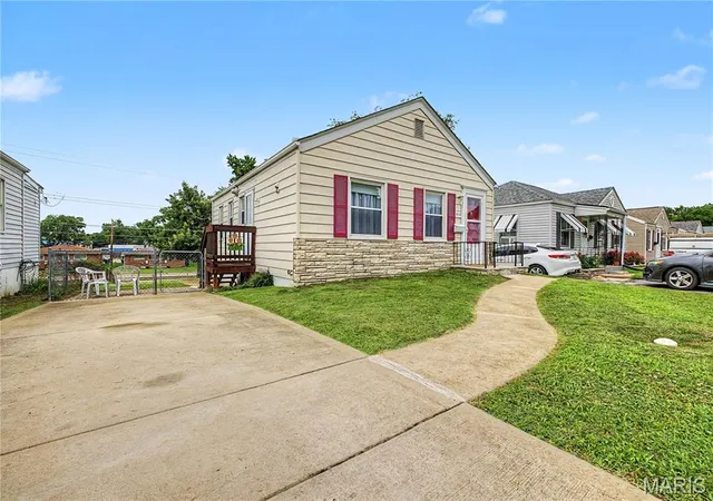 Homes for sale in Saint Ann, MO | 10725 Saint Lawrence Ln, Saint Ann, MO 63074 | MLS# MIS26037796