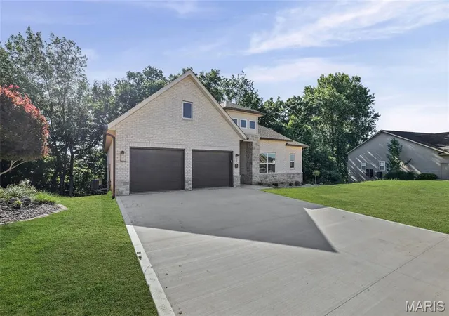 Homes for sale in Glen Carbon, IL | 249 Fountain Dr, Glen Carbon, IL 62034 | MLS# MIS26037803