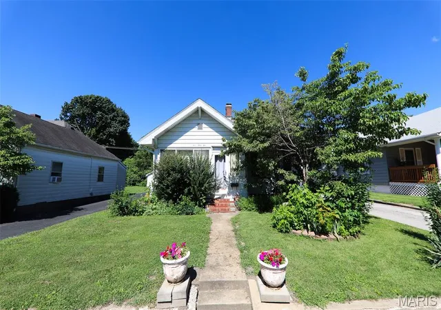 Homes for sale in Collinsville, IL | 345 N Aurora St, Collinsville, IL 62234 | MLS# MIS26037804
