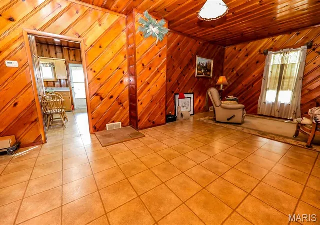 Photo 3 of Single family home for sale at 345 N Aurora St, Collinsville, IL 62234 | MLS# MIS26037804 | Listing updated on 2026-10-08