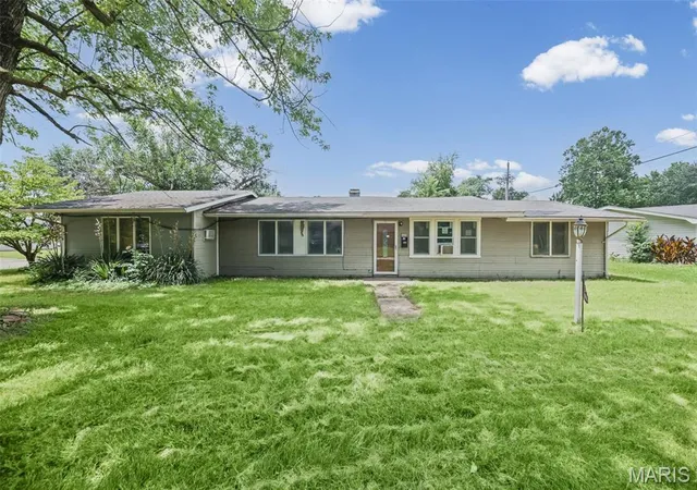Homes for sale in East Saint Louis, IL | 5422 Nelson Ave, East Saint Louis, IL 62207 | MLS# MIS26037814