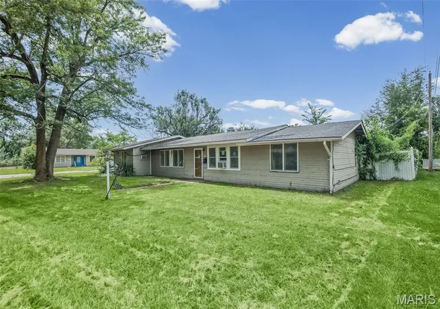 Homes for sale in East Saint Louis, IL | 5422 Nelson Ave, East Saint Louis, IL 62207 | MLS# MIS26037814