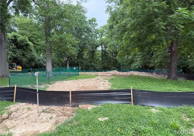 2nd image of 47 Woodcrest Dr, Ladue, MO 63124 | MLS# MIS26037815