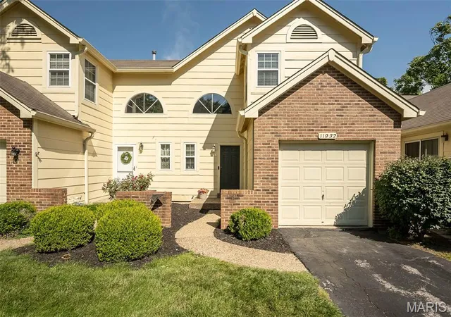 Homes for sale in Maryland Heights, MO | 11932 Autumn Lakes Dr, Maryland Heights, MO 63043 | MLS# MIS26037826