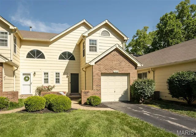 Homes for sale in Maryland Heights, MO | 11932 Autumn Lakes Dr, Maryland Heights, MO 63043 | MLS# MIS26037826