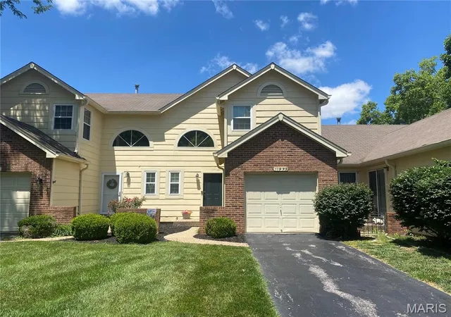 Homes for sale in Maryland Heights, MO | 11932 Autumn Lakes Dr, Maryland Heights, MO 63043 | MLS# MIS26037826