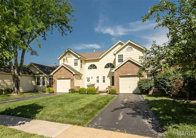Homes for sale in Maryland Heights, MO | 11932 Autumn Lakes Dr, Maryland Heights, MO 63043 | MLS# MIS26037826
