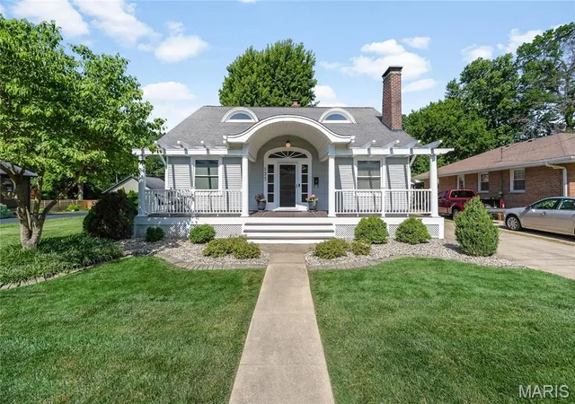 Homes for sale in Collinsville, IL | 135 Helen Pl, Collinsville, IL 62234 | MLS# MIS26037829