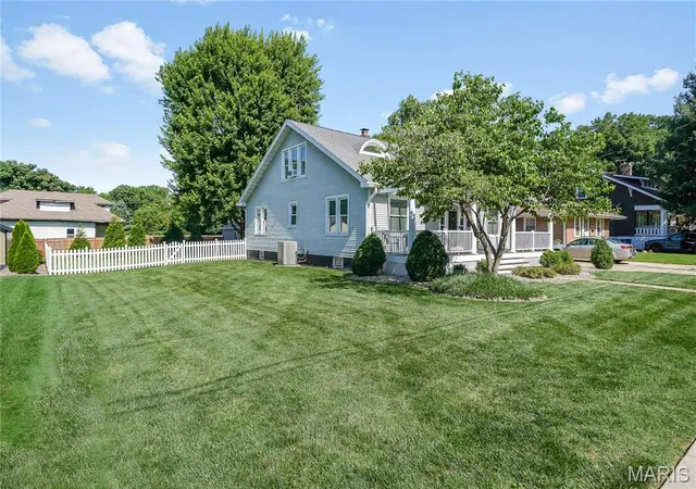 Homes for sale in Collinsville, IL | 135 Helen Pl, Collinsville, IL 62234 | MLS# MIS26037829