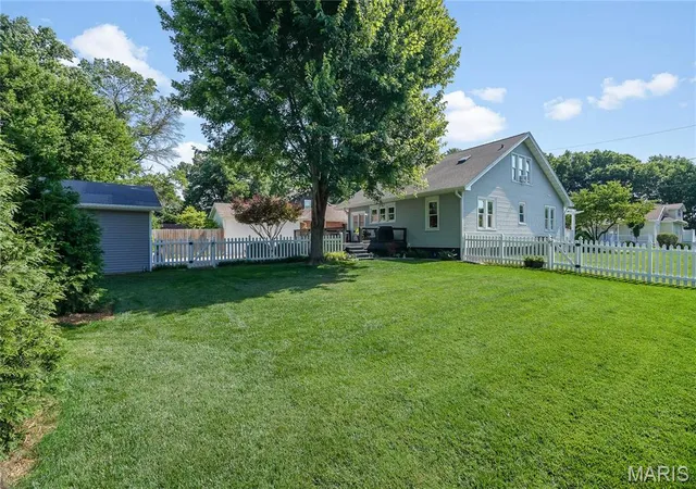 Homes for sale in Collinsville, IL | 135 Helen Pl, Collinsville, IL 62234 | MLS# MIS26037829