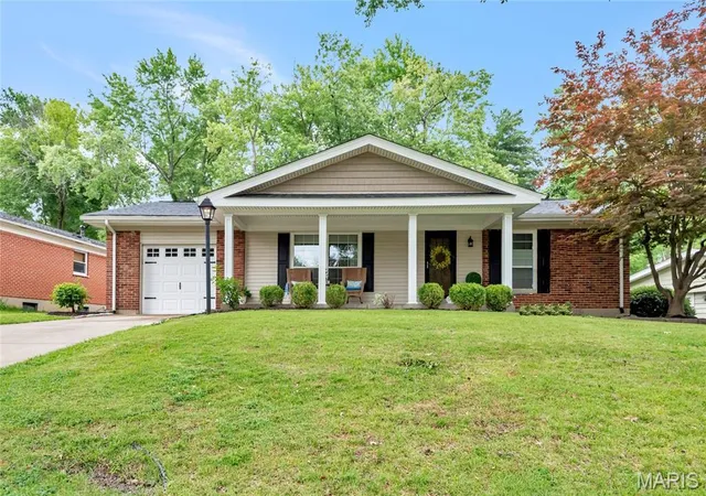 Homes for sale in Ferguson, MO | 1200 Hudson Hills Dr, Ferguson, MO 63135 | MLS# MIS26037830