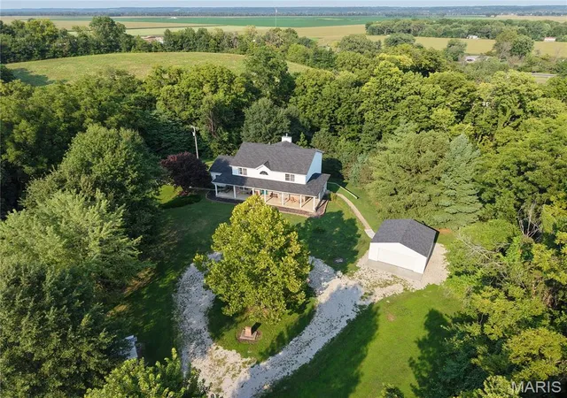 Photo 3 of Single family home for sale at 4 Hahn Estate Rd, Winfield, MO 63389 | MLS# MIS26037844 | Listing updated on 2026-09-01