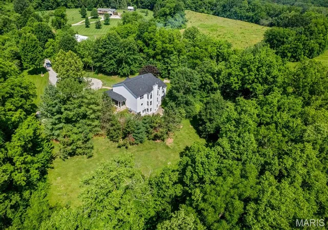 Photo 4 of Single family home for sale at 4 Hahn Estate Rd, Winfield, MO 63389 | MLS# MIS26037844 | Listing updated on 2026-09-01
