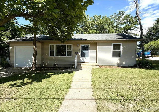 Homes for sale in Salem, MO | 406 S Warfel St, Salem, MO 65560 | MLS# MIS26037847