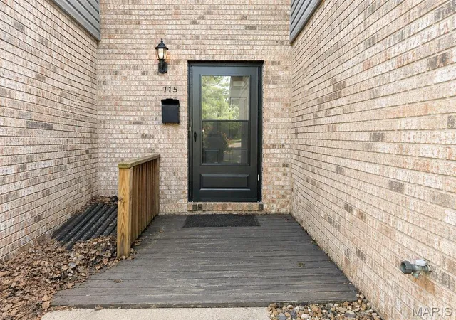 Homes for sale in Collinsville, IL | 115 Sandridge Dr, Collinsville, IL 62234 | MLS# MIS26037864
