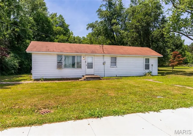 Homes for sale in Murphysboro, IL | 1399 7th St, Murphysboro, IL 62966 | MLS# MIS26037865