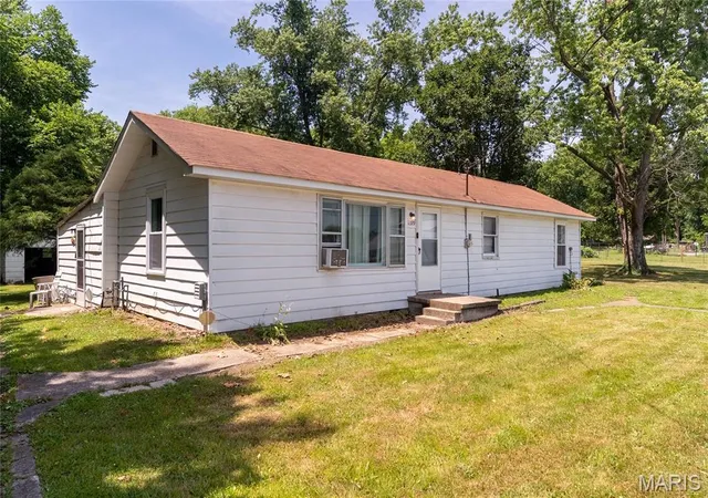 Homes for sale in Murphysboro, IL | 1399 7th St, Murphysboro, IL 62966 | MLS# MIS26037865