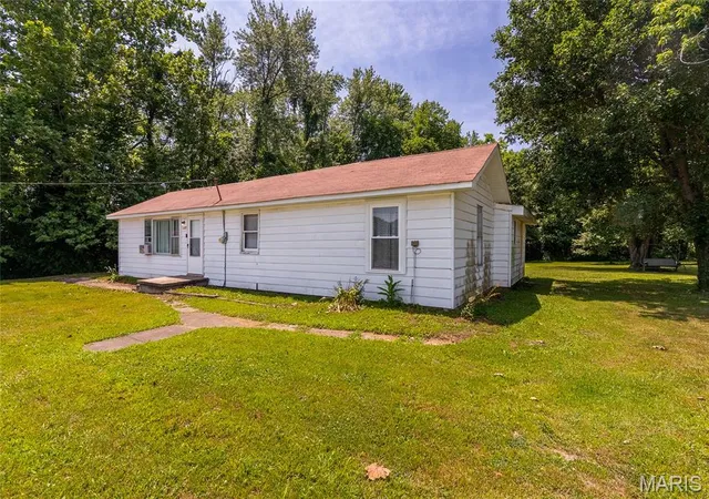 Homes for sale in Murphysboro, IL | 1399 7Th St, Murphysboro, IL 62966 | MLS# MIS26037865