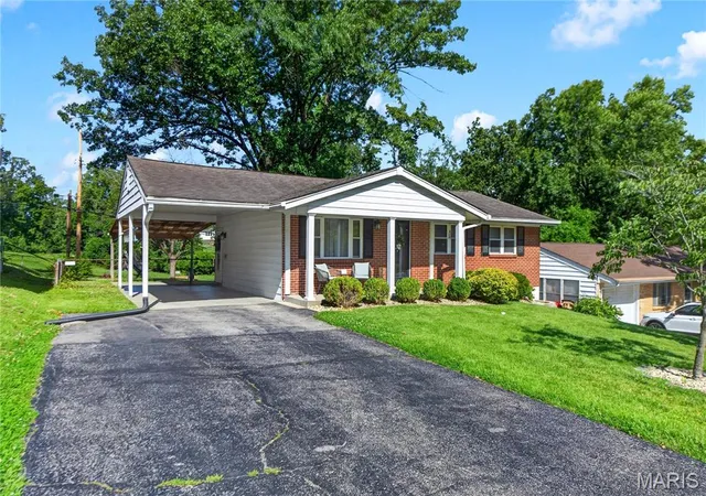 Homes for sale in Fenton, MO | 2111 Pincian Dr, Fenton, MO 63026 | MLS# MIS26037869