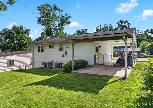 Homes for sale in Fenton, MO | 2111 Pincian Dr, Fenton, MO 63026 | MLS# MIS26037869