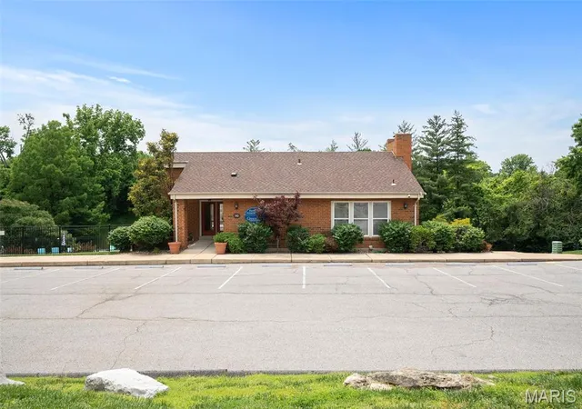 Homes for sale in Kirkwood, MO | 1932 Greenglen Dr #203, Kirkwood, MO 63122 | MLS# MIS26037874