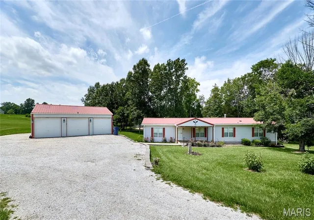 Homes for sale in Troy, MO | 117 Cedar Parc Ln, Troy, MO 63379 | MLS# MIS26037877