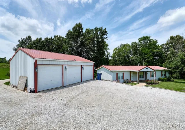 Homes for sale in Troy, MO | 117 Cedar Parc Ln, Troy, MO 63379 | MLS# MIS26037877