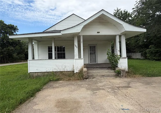 Photo 2 of Single family home for sale at 704 S Main St, Campbell, MO 63933 | MLS# MIS26037899 | Listing updated on 2026-09-02