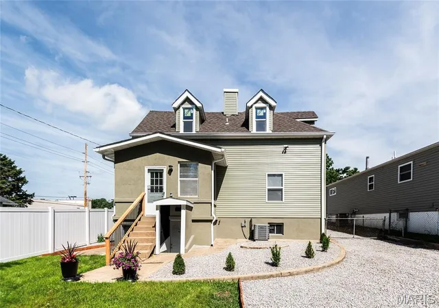 Photo 1 of Single family home for sale at 956 Erskine Ave, St Louis, MO 63125 | MLS# MIS26037904 | Listing updated on 2026-10-07