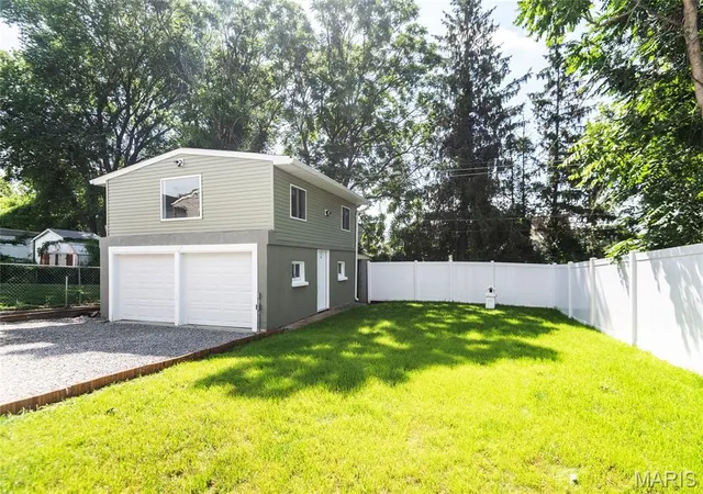 Photo 2 of Single family home for sale at 956 Erskine Ave, St Louis, MO 63125 | MLS# MIS26037904 | Listing updated on 2026-10-07